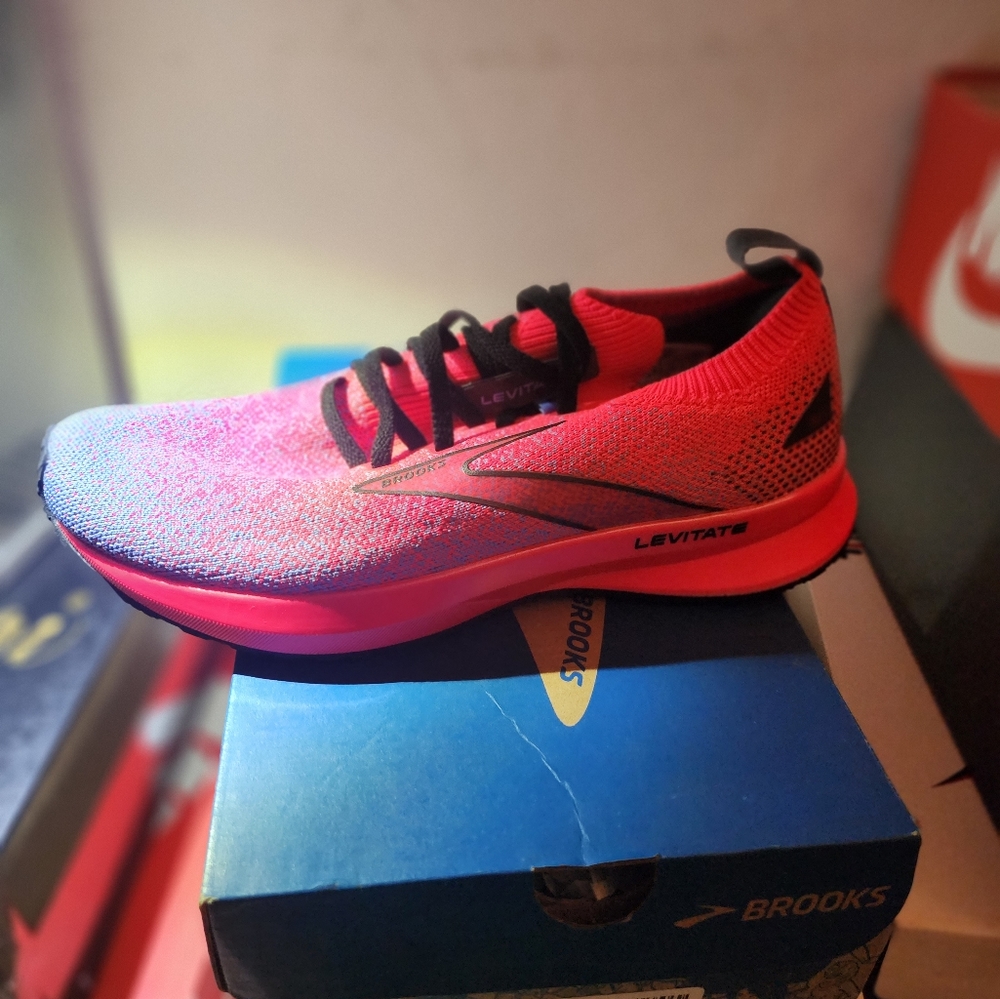 New Brooks Levitate  StealthFit 5